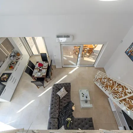 Villa Shaula 2 *